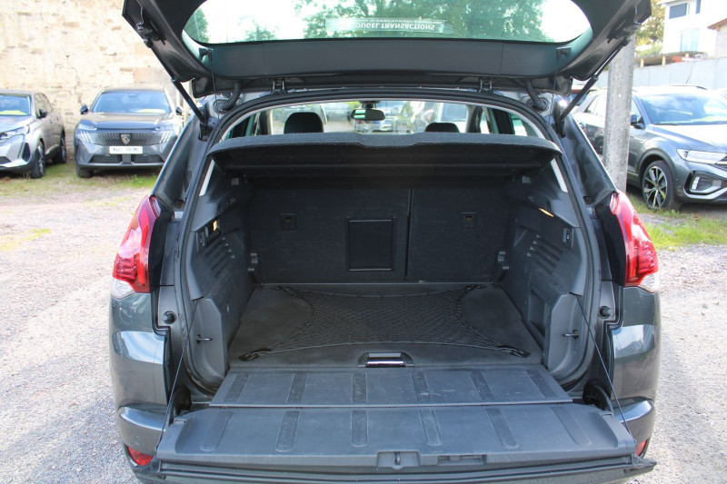 Photo 6 de l'offre de PEUGEOT 3008 II FELINE 2L HDI 160 CV GPS 3D XÃNON+LED JA 18 USB TOIT PANO RÃGULATEUR BOITE AUTO à 12900€ chez Bougel transactions