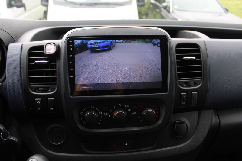 Photo 12 de l'offre de OPEL VIVARO COMBI 1L6 CDTI DIESEL 9 PLACES CAMÃRA GPS USB BLUETOOTH ABS RÃGULATEUR ATTELAGE CLIMAT à 19500€ chez Bougel transactions