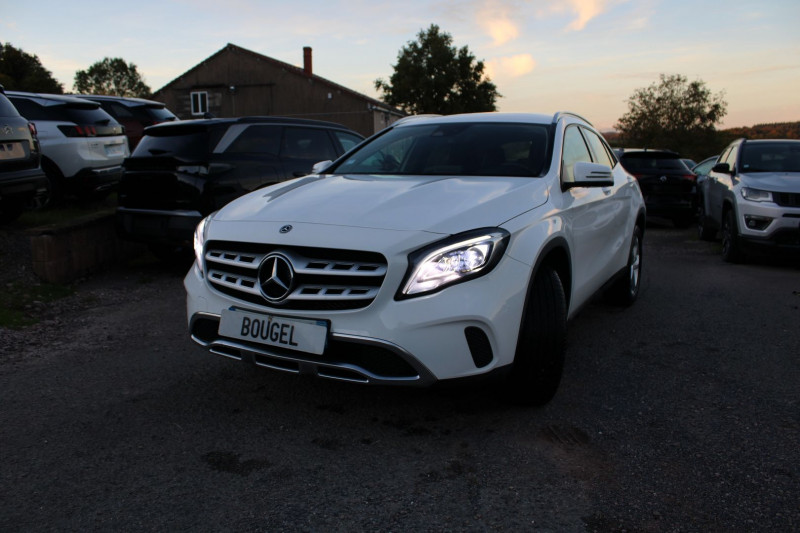 Photo 4 de l'offre de MERCEDES-BENZ GLA SENSATION 180 ESSENCE GPS 3D CAMÃRA USB JA 18 MI/CUIR FULL LED BOITE AUTO 7G-DCT à 18990€ chez Bougel transactions