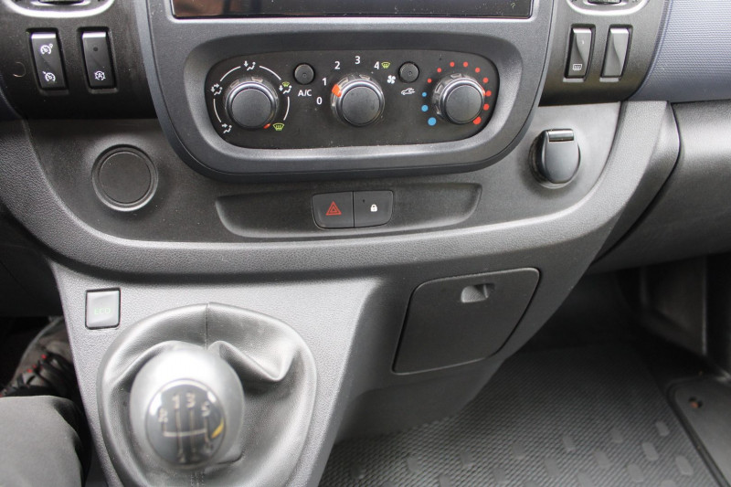 Photo 13 de l'offre de OPEL VIVARO COMBI 1L6 CDTI DIESEL 9 PLACES CAMÃRA GPS USB BLUETOOTH ABS RÃGULATEUR ATTELAGE CLIMAT à 19500€ chez Bougel transactions
