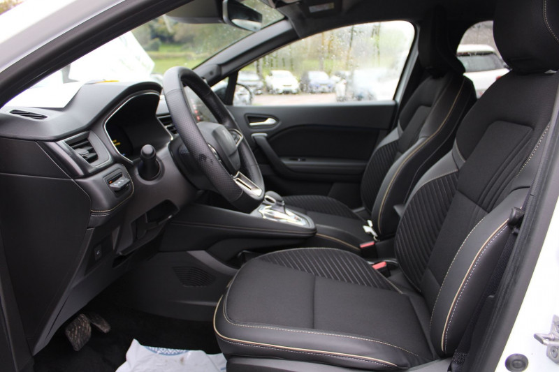Photo 11 de l'offre de RENAULT SYMBIOZ I-CONIC 145 CV HYBRIDE GPS 3D CAMÃRA FULL LED USB PK ASSIST I-COKPIT BOITE AUTO à 30990€ chez Bougel transactions