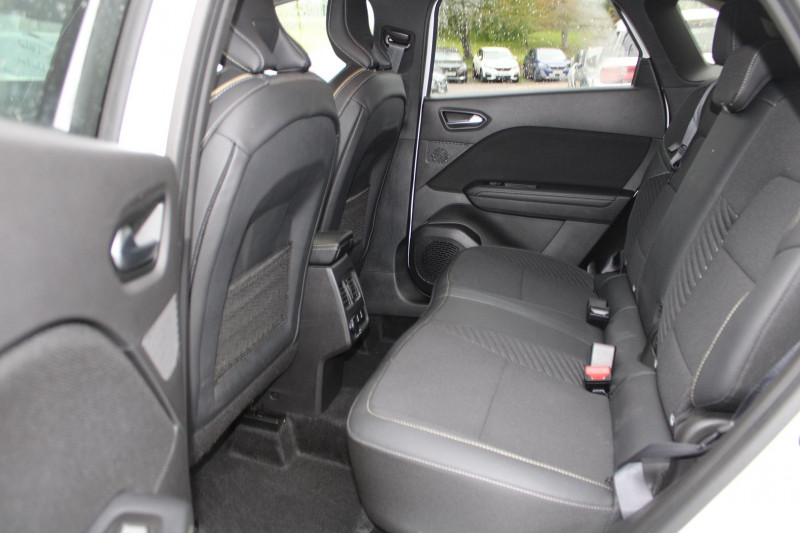 Photo 12 de l'offre de RENAULT SYMBIOZ I-CONIC 145 CV HYBRIDE GPS 3D CAMÃRA FULL LED USB PK ASSIST I-COKPIT BOITE AUTO à 30990€ chez Bougel transactions