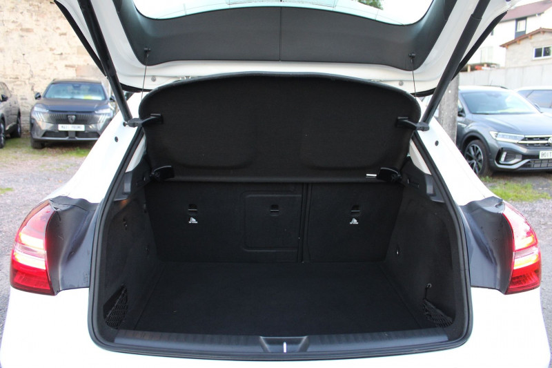 Photo 6 de l'offre de MERCEDES-BENZ GLA SENSATION 180 ESSENCE GPS 3D CAMÃRA USB JA 18 MI/CUIR FULL LED BOITE AUTO 7G-DCT à 18990€ chez Bougel transactions