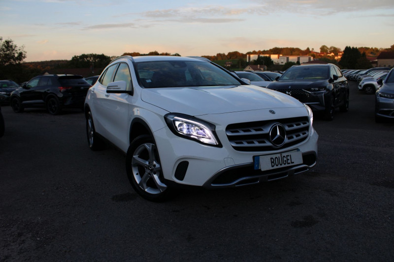 Mercedes-Benz GLA SENSATION 180 ESSENCE GPS 3D CAMÃRA USB JA 18 MI/CUIR FULL LED BOITE AUTO 7G-DCT Essence BLANC ALPIN Occasion à vendre