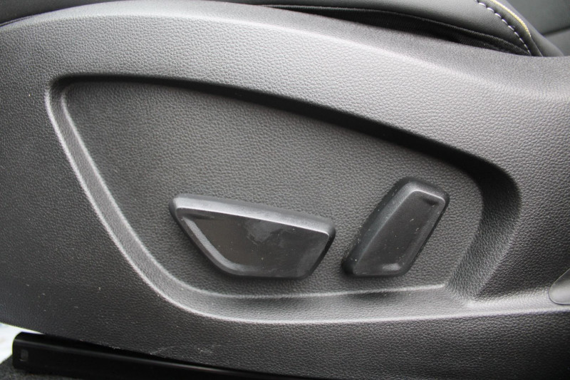 Photo 14 de l'offre de RENAULT SYMBIOZ I-CONIC 145 CV HYBRIDE GPS 3D CAMÃRA FULL LED USB PK ASSIST I-COKPIT BOITE AUTO à 30990€ chez Bougel transactions