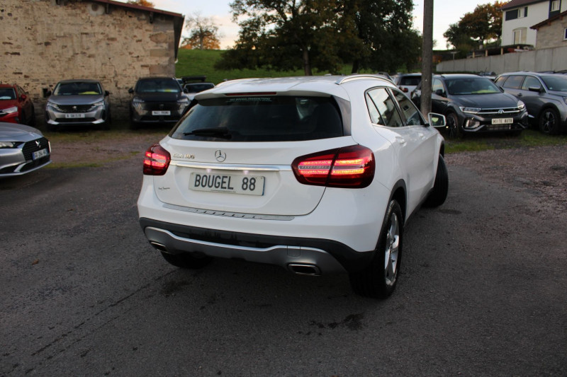 Photo 2 de l'offre de MERCEDES-BENZ GLA SENSATION 180 ESSENCE GPS 3D CAMÃRA USB JA 18 MI/CUIR FULL LED BOITE AUTO 7G-DCT à 18990€ chez Bougel transactions