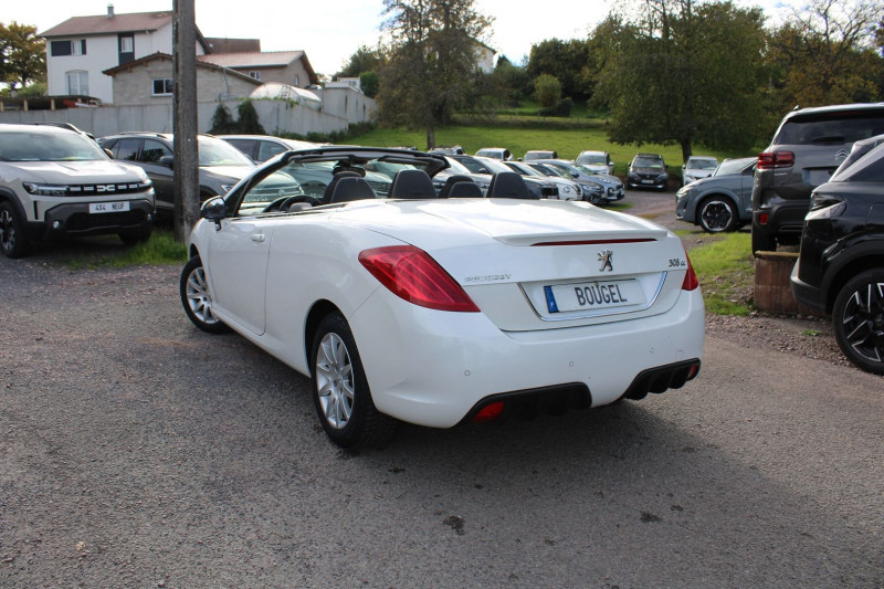 Photo 3 de l'offre de PEUGEOT 308 II CC COUPÃ 1L6 HDI 110 CABRIOLET SPORT BOITE 6V RÃGULATEUR BLUETOOTH GPS 3D  NACREÃ à 9800€ chez Bougel transactions