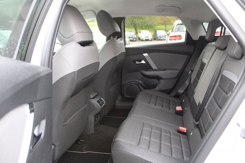 Photo 9 de l'offre de CITROEN C4 PHASE 5 COLLECTION HYBRIDE 145 CV GPS 3D CAMÃRA JA 18 I-COKPIT FULL LED BOITE AUTO DCS-6 à 23990€ chez Bougel transactions