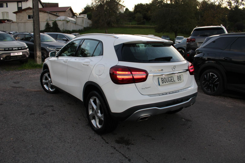 Photo 3 de l'offre de MERCEDES-BENZ GLA SENSATION 180 ESSENCE GPS 3D CAMÃRA USB JA 18 MI/CUIR FULL LED BOITE AUTO 7G-DCT à 18990€ chez Bougel transactions
