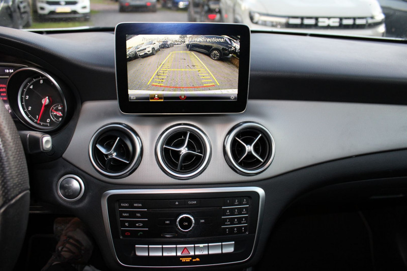 Photo 14 de l'offre de MERCEDES-BENZ GLA SENSATION 180 ESSENCE GPS 3D CAMÃRA USB JA 18 MI/CUIR FULL LED BOITE AUTO 7G-DCT à 18990€ chez Bougel transactions