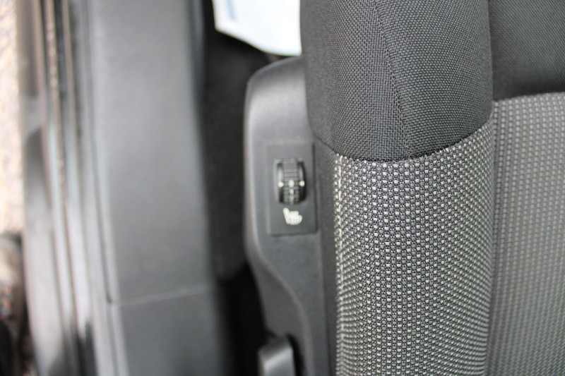 Photo 12 de l'offre de CITROEN C4 CACTUS RIP CURL 1L6 HDI 100 CV GPS 3D CAMÃRA USB JA 17 TOIT PANO BLUETOOTH RÃGULATEUR à 9990€ chez Bougel transactions