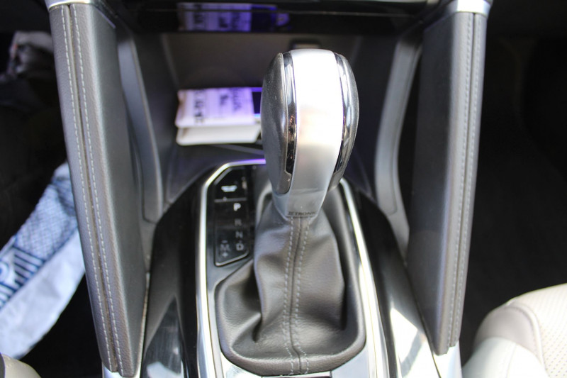 Photo 18 de l'offre de RENAULT KOLEOS II INTENSE 1L7 DCI 150 CV GPS 3D CAMÃRA I-COKPIT USB ATTELAGE TOIT PANO BOITE AUTO à 17990€ chez Bougel transactions