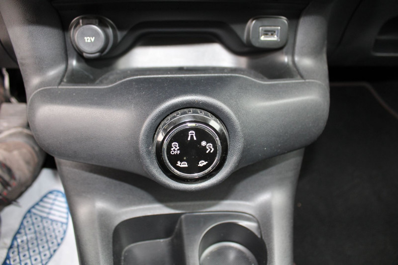 Photo 16 de l'offre de CITROEN C4 CACTUS RIP CURL 1L6 HDI 100 CV GPS 3D CAMÃRA USB JA 17 TOIT PANO BLUETOOTH RÃGULATEUR à 9990€ chez Bougel transactions