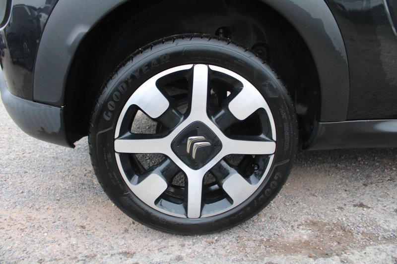 Photo 7 de l'offre de CITROEN C4 CACTUS RIP CURL 1L6 HDI 100 CV GPS 3D CAMÃRA USB JA 17 TOIT PANO BLUETOOTH RÃGULATEUR à 9990€ chez Bougel transactions