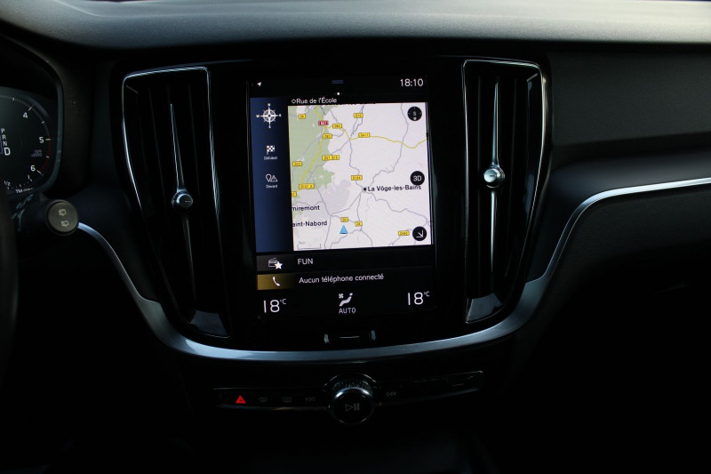 Photo 14 de l'offre de VOLVO V60 BUSINESS 2L D3 150 CV GPS 3D CAMÃRA RE USB I-COKPIT FULL LED ATTELAGE BOITE AUTO à 17500€ chez Bougel transactions
