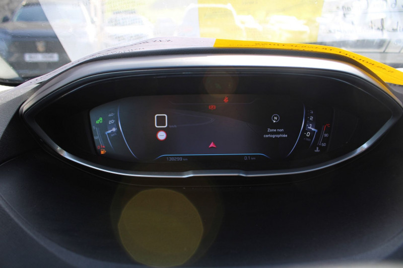 Photo 16 de l'offre de PEUGEOT 3008 III BLUE HDI 120 CV CROSSWAY GPS 3D CAMÃRA USB JA 18 I-COKPIT BLUETOOTH RÃGULATEUR à 14990€ chez Bougel transactions