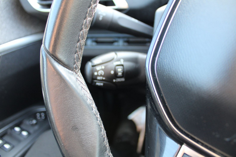 Photo 10 de l'offre de PEUGEOT 3008 III BLUE HDI 120 CV CROSSWAY GPS 3D CAMÃRA USB JA 18 I-COKPIT BLUETOOTH RÃGULATEUR à 14990€ chez Bougel transactions