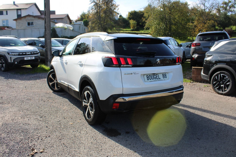 Photo 3 de l'offre de PEUGEOT 3008 III BLUE HDI 120 CV CROSSWAY GPS 3D CAMÃRA USB JA 18 I-COKPIT BLUETOOTH RÃGULATEUR à 14990€ chez Bougel transactions