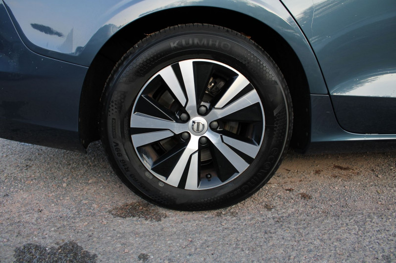 Photo 8 de l'offre de VOLVO V60 BUSINESS 2L D3 150 CV GPS 3D CAMÃRA RE USB I-COKPIT FULL LED ATTELAGE BOITE AUTO à 17500€ chez Bougel transactions