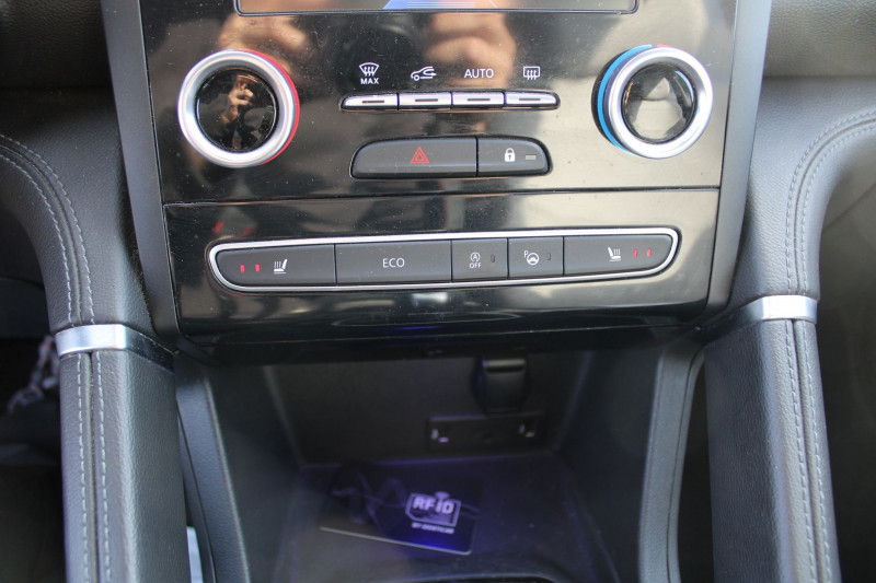 Photo 20 de l'offre de RENAULT KOLEOS II INTENSE 1L7 DCI 150 CV GPS 3D CAMÃRA I-COKPIT USB ATTELAGE TOIT PANO BOITE AUTO à 17990€ chez Bougel transactions