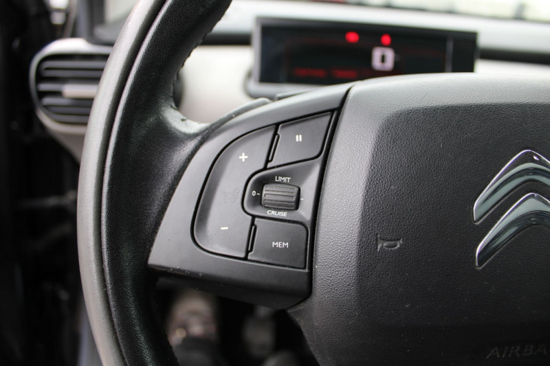 Photo 13 de l'offre de CITROEN C4 CACTUS RIP CURL 1L6 HDI 100 CV GPS 3D CAMÃRA USB JA 17 TOIT PANO BLUETOOTH RÃGULATEUR à 9990€ chez Bougel transactions