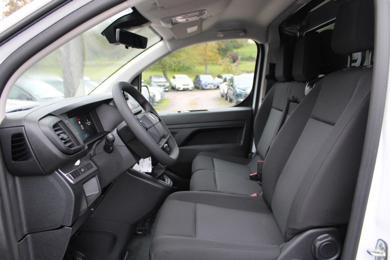 Photo 7 de l'offre de PEUGEOT EXPERT FG 1L5 BLUEHDI 120 DIESEL BOITE 6V GPS 3D USB RÃGULATEUR BLUETOOTH CAMÃRA DOUBLE à 26900€ chez Bougel transactions