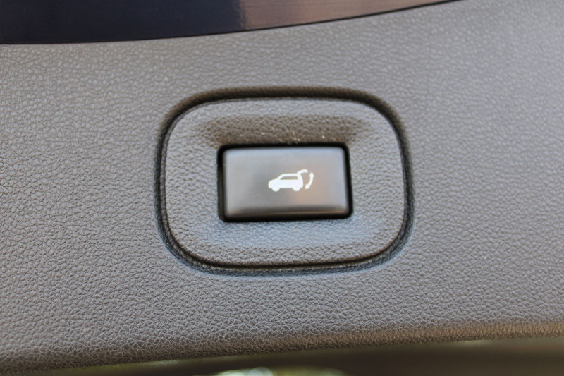 Photo 8 de l'offre de RENAULT KOLEOS II INTENSE 1L7 DCI 150 CV GPS 3D CAMÃRA I-COKPIT USB ATTELAGE TOIT PANO BOITE AUTO à 17990€ chez Bougel transactions