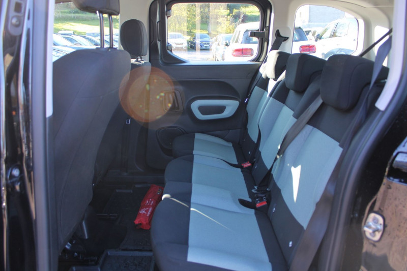 Photo 8 de l'offre de CITROEN BERLINGO 4 BLUEHDI 100 CV FEEL CLIMAT ABS USB ESP RÃGULATEUR BLUETOOTH ORDI DE BORD à 14900€ chez Bougel transactions