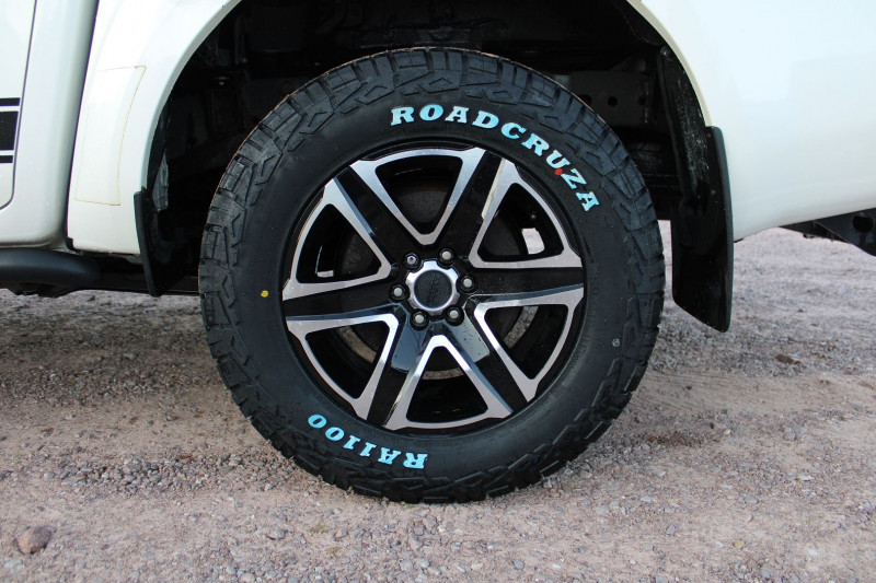 Photo 8 de l'offre de NISSAN NAVARA 2L3 DCI 190 CV DIESEL 4X4 PICK UP CAMÃRA 360 GPS USB FULL LEDS CUIR ABS ATTELAGE à 25900€ chez Bougel transactions