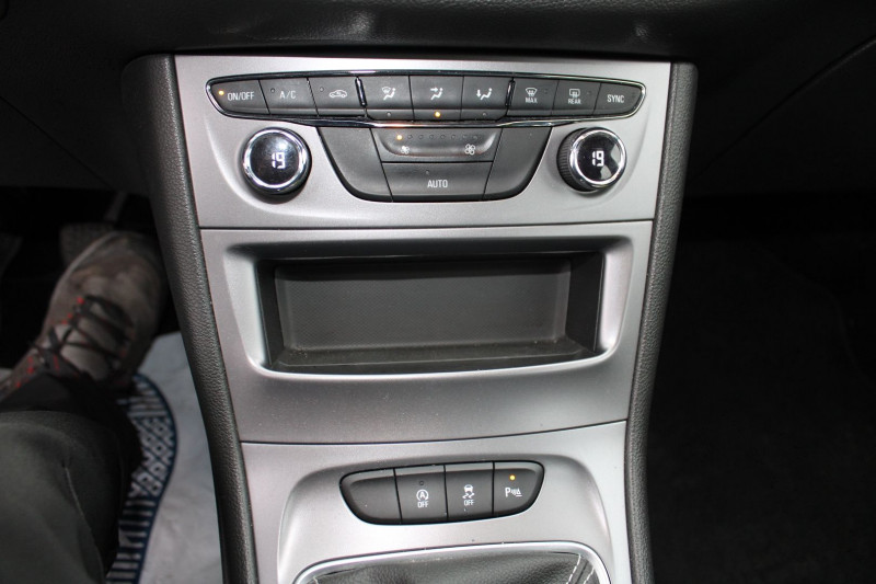Photo 12 de l'offre de OPEL ASTRA III 1L6 CDTI 110 CV EDITION BOITE 6V DIESEL GPS USB MÃDIA LEDS RÃGULATEUR BLUETOOTH à 10500€ chez Bougel transactions