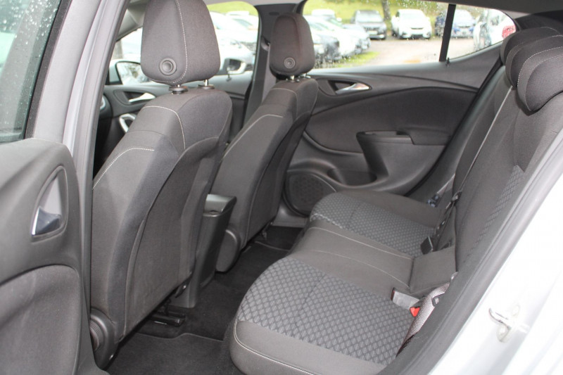 Photo 8 de l'offre de OPEL ASTRA III 1L6 CDTI 110 CV EDITION BOITE 6V DIESEL GPS USB MÃDIA LEDS RÃGULATEUR BLUETOOTH à 10500€ chez Bougel transactions