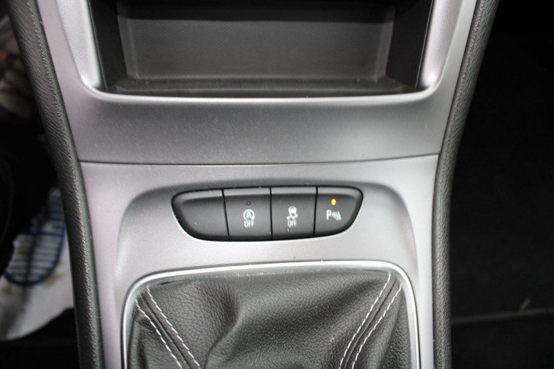 Photo 15 de l'offre de OPEL ASTRA III 1L6 CDTI 110 CV EDITION BOITE 6V DIESEL GPS USB MÃDIA LEDS RÃGULATEUR BLUETOOTH à 10500€ chez Bougel transactions