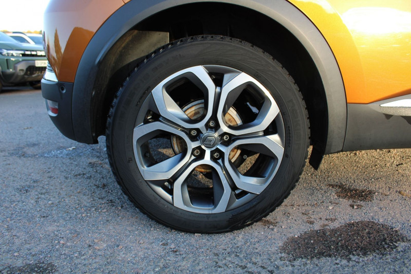 Photo 8 Renault CAPTUR 4 INTENSE TCE 130 BOITE AUTO EDC7 GPS USB CAMÃRA 360 CUIR ABS JA 17 FULL LEDS ESP Essence ORANGE/ TOIT NOIR en vente chez Bougel transactions Photo 8 de l'offre de RENAULT CAPTUR 4 INTENSE TCE 130 BOITE AUTO EDC7 GPS USB CAMÃRA 360 CUIR ABS JA 17 FULL LEDS ESP à 16900€ chez Bougel transactions