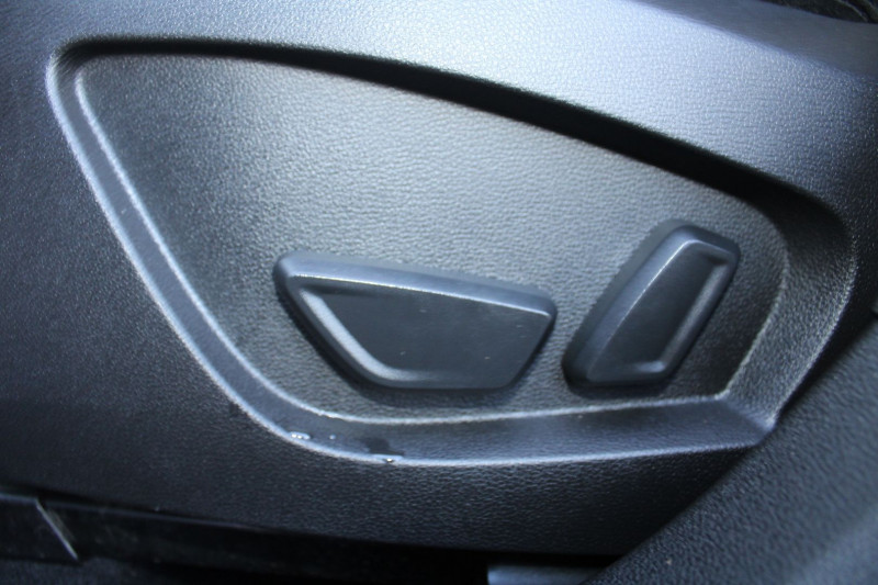 Photo 12 Renault CAPTUR 4 INTENSE TCE 130 BOITE AUTO EDC7 GPS USB CAMÃRA 360 CUIR ABS JA 17 FULL LEDS ESP Essence ORANGE/ TOIT NOIR en vente chez Bougel transactions Photo 12 de l'offre de RENAULT CAPTUR 4 INTENSE TCE 130 BOITE AUTO EDC7 GPS USB CAMÃRA 360 CUIR ABS JA 17 FULL LEDS ESP à 16900€ chez Bougel transactions