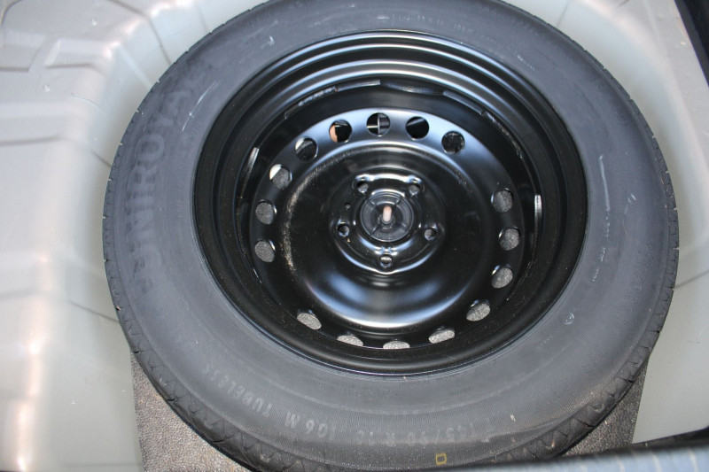 Photo 7 Renault CAPTUR 4 INTENSE TCE 130 BOITE AUTO EDC7 GPS USB CAMÃRA 360 CUIR ABS JA 17 FULL LEDS ESP Essence ORANGE/ TOIT NOIR en vente chez Bougel transactions Photo 7 de l'offre de RENAULT CAPTUR 4 INTENSE TCE 130 BOITE AUTO EDC7 GPS USB CAMÃRA 360 CUIR ABS JA 17 FULL LEDS ESP à 16900€ chez Bougel transactions