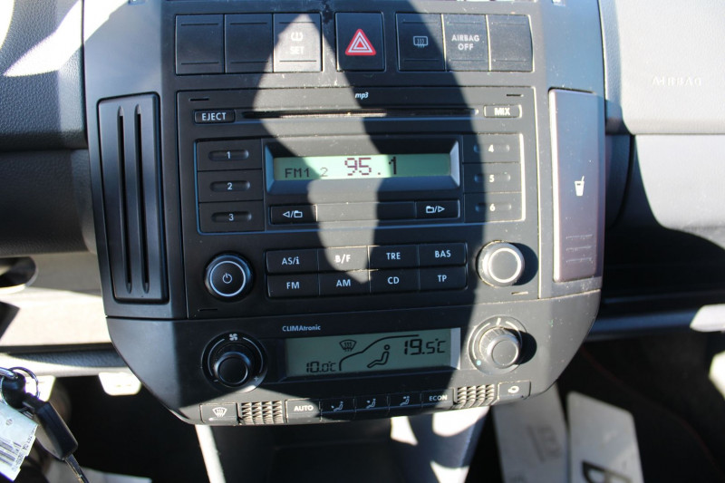 Photo 10 de l'offre de VOLKSWAGEN POLO SPORT 1L9 TDI 100 CV CLIM RE AUDIO MP3 RÃGULATEUR SIÃGES BACQUET ROUE DE SECOURS à 6500€ chez Bougel transactions