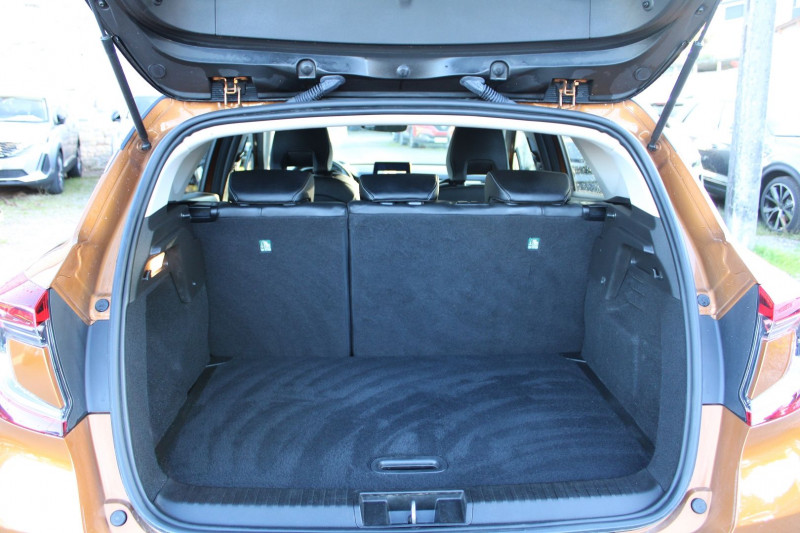 Photo 6 de l'offre de RENAULT CAPTUR 4 INTENSE TCE 130 BOITE AUTO EDC7 GPS USB CAMÃRA 360 CUIR ABS JA 17 FULL LEDS ESP à 16900€ chez Bougel transactions