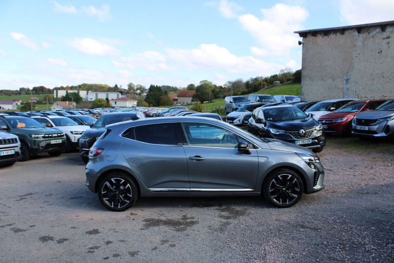 Photo 5 de l'offre de RENAULT CLIO VI TECHNO TCE 90 CV GPS 3D CAMÃRA USB JA 16 I-COKPIT FULL LED BLUETOOTH RÃGULATEUR à 19990€ chez Bougel transactions