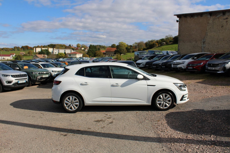 Photo 5 de l'offre de RENAULT MEGANE IV BLUE DCI 115 CV BUSINESS GPS 3D I-COKPIT AUDIO USB FULL LED BLUETOOTH RÃGULATEUR à 14990€ chez Bougel transactions