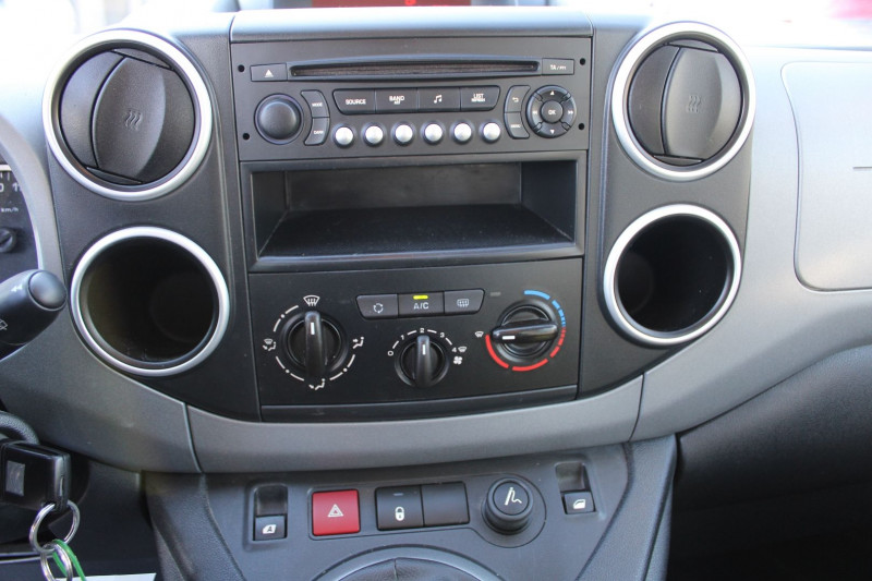 Photo 12 de l'offre de CITROEN BERLINGO III MULTISPACE 1L6 HDI 100 CV FEEL ABS RÃGULATEUR CLIMAT LEDS HIFI LASER  5 PLACES à 10990€ chez Bougel transactions
