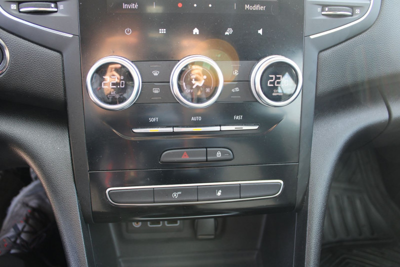 Photo 13 de l'offre de RENAULT MEGANE IV BLUE DCI 115 CV BUSINESS GPS 3D I-COKPIT AUDIO USB FULL LED BLUETOOTH RÃGULATEUR à 14990€ chez Bougel transactions