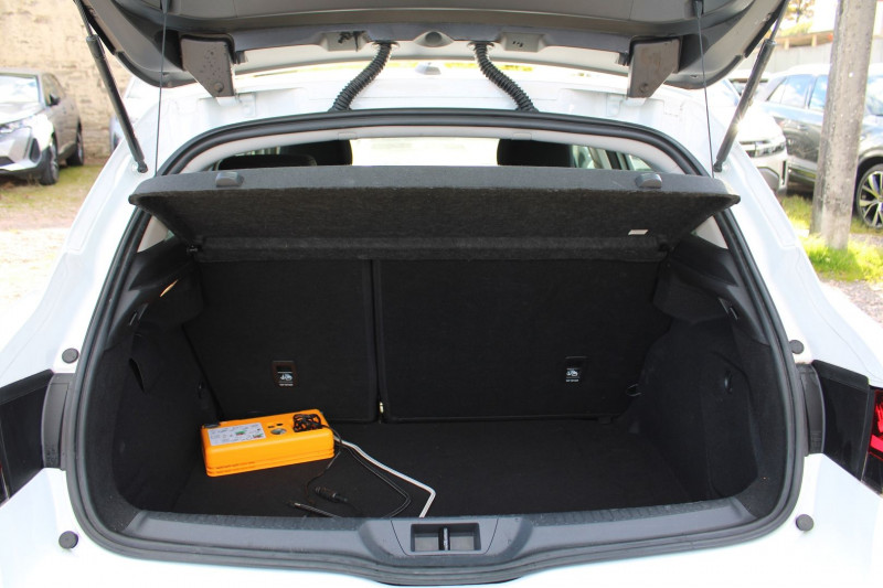 Photo 6 de l'offre de RENAULT MEGANE IV BLUE DCI 115 CV BUSINESS GPS 3D I-COKPIT AUDIO USB FULL LED BLUETOOTH RÃGULATEUR à 14990€ chez Bougel transactions