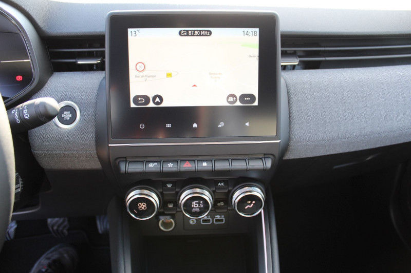 Photo 12 de l'offre de RENAULT CLIO VI TECHNO TCE 90 CV GPS 3D CAMÃRA USB JA 16 I-COKPIT FULL LED BLUETOOTH RÃGULATEUR à 19990€ chez Bougel transactions
