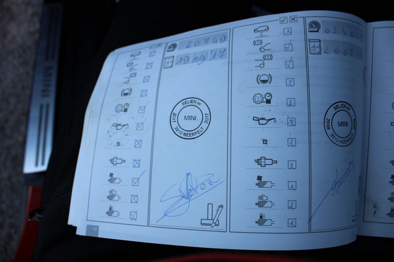 Photo 14 de l'offre de MINI CLUBMAN ONE DIESEL 90 CV CLIM AUDIO MP3 JA 16 REBLUETOOTH RADAR MÃTAL 5 PORTES BOITE 6 à 12500€ chez Bougel transactions