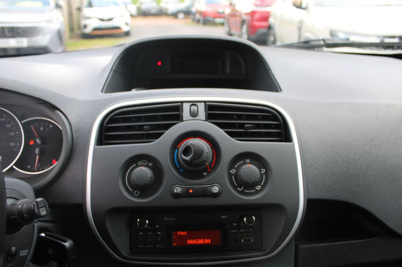 Photo 12 de l'offre de RENAULT KANGOO III 1L2 TCE 115 CV LIMITED FAMILY CLIM ABS RÃGULATEUR BLUETOOTH AUDIO MP3  BOITE 6V à 12500€ chez Bougel transactions