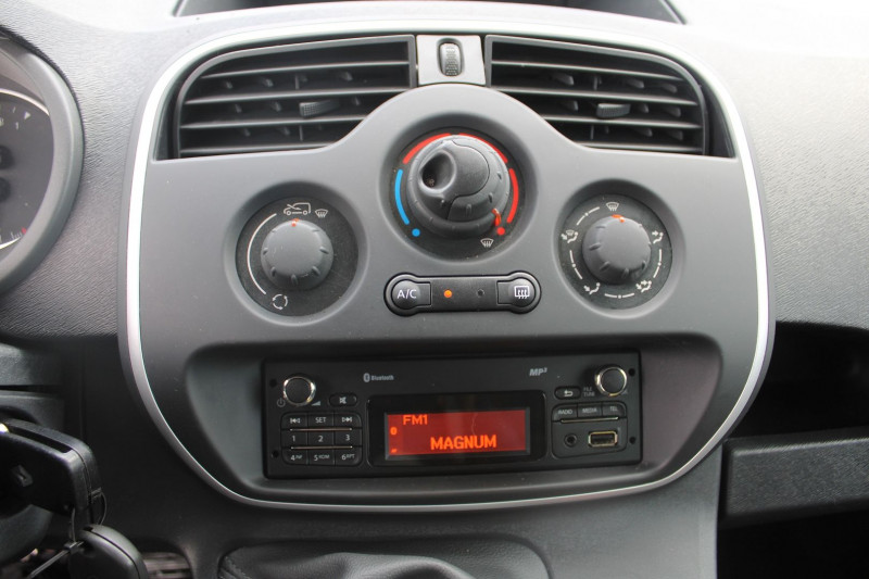 Photo 13 de l'offre de RENAULT KANGOO III 1L2 TCE 115 CV LIMITED FAMILY CLIM ABS RÃGULATEUR BLUETOOTH AUDIO MP3  BOITE 6V à 12500€ chez Bougel transactions