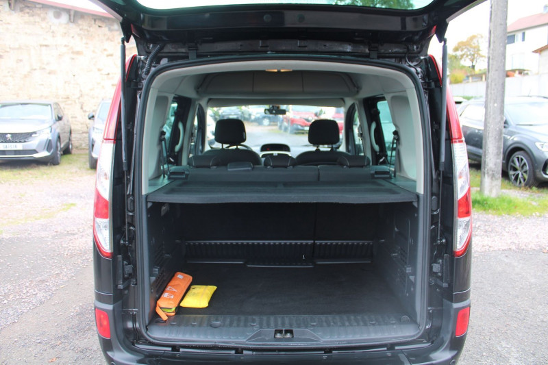 Photo 6 de l'offre de RENAULT KANGOO III 1L2 TCE 115 CV LIMITED FAMILY CLIM ABS RÃGULATEUR BLUETOOTH AUDIO MP3  BOITE 6V à 12500€ chez Bougel transactions