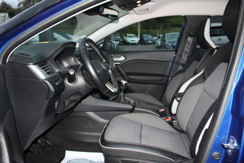 Photo 9 de l'offre de RENAULT CAPTUR 4 TCE 100 INTENSE BOITE 6V BICOLOR CUIR CAMÃRA GPS USB JANTES 17 CLIM AUTO LEDS à 16500€ chez Bougel transactions