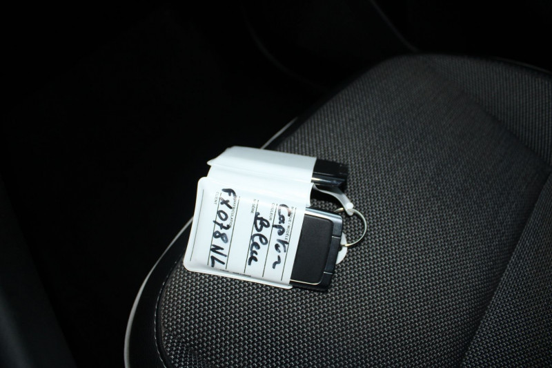 Photo 18 de l'offre de RENAULT CAPTUR 4 TCE 100 INTENSE BOITE 6V BICOLOR CUIR CAMÃRA GPS USB JANTES 17 CLIM AUTO LEDS à 16500€ chez Bougel transactions