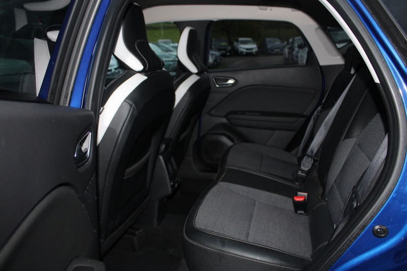 Photo 10 de l'offre de RENAULT CAPTUR 4 TCE 100 INTENSE BOITE 6V BICOLOR CUIR CAMÃRA GPS USB JANTES 17 CLIM AUTO LEDS à 16500€ chez Bougel transactions